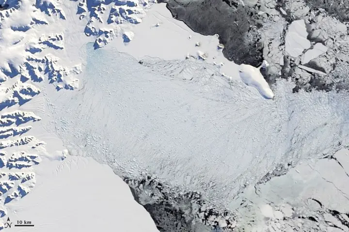 The same area ten weeks later, where the shelf has shattered into a pale mass of floating ice fragments.